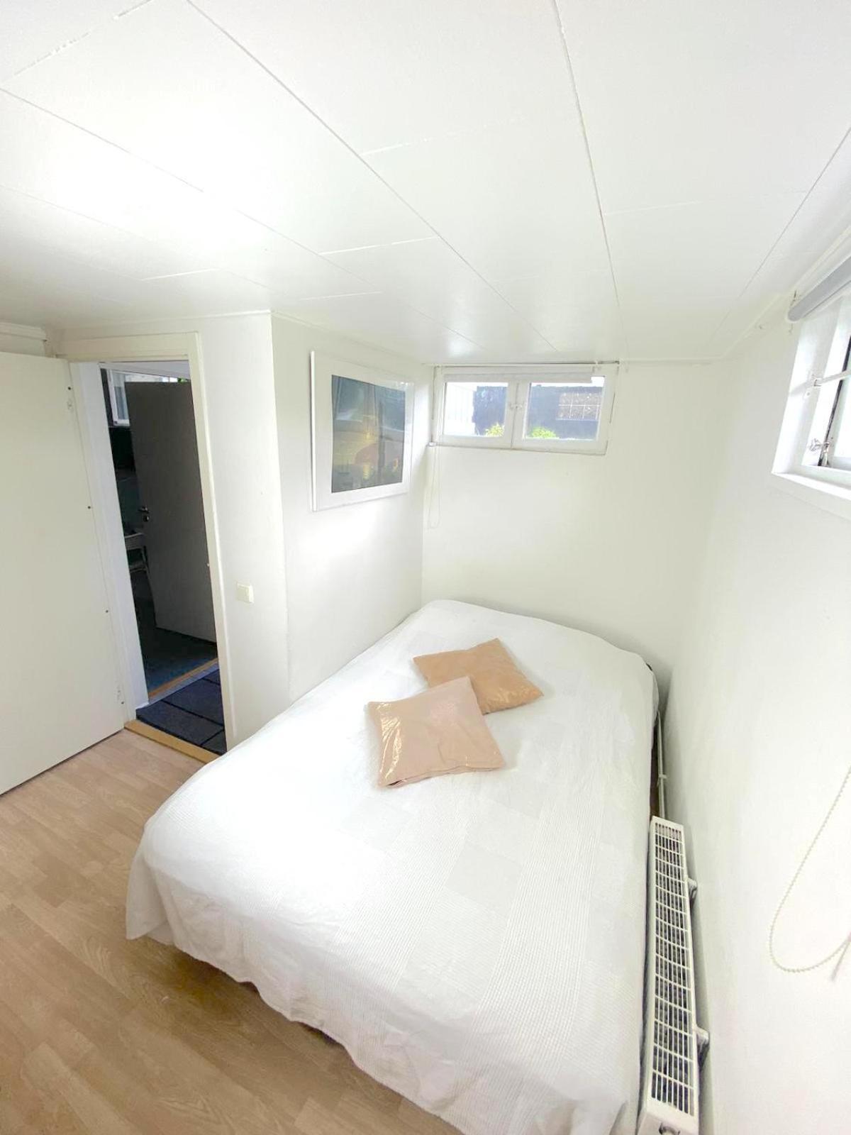 Tallkrogen Romantic House - Upper Or Lower Apartment Stockholm Ngoại thất bức ảnh